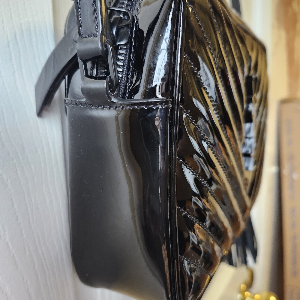 Saint Laurent Lou Medium YSL Camera Bag w/Tassel in Quilted Black Patent - Picture 14 of 16